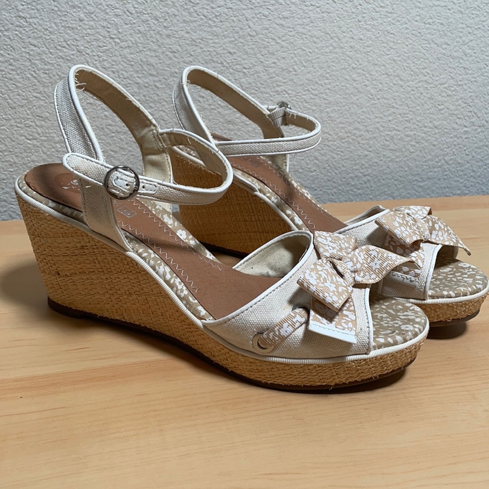Sperry Top-Sider Paloma wedge in tan-white. 8.5